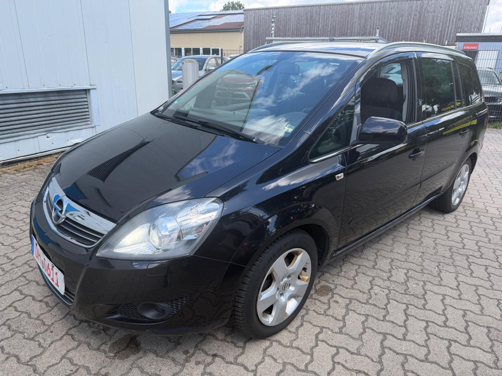 Opel Zafira 2011 — interior