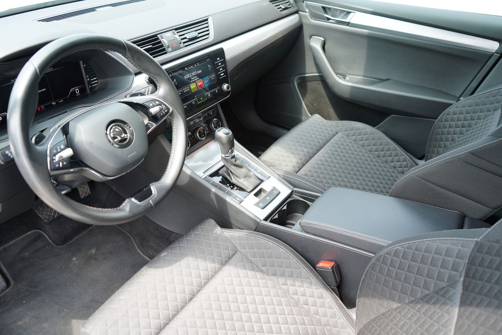 Skoda Superb Combi 2.0 TDI Active LED Notrufassistent foto 8