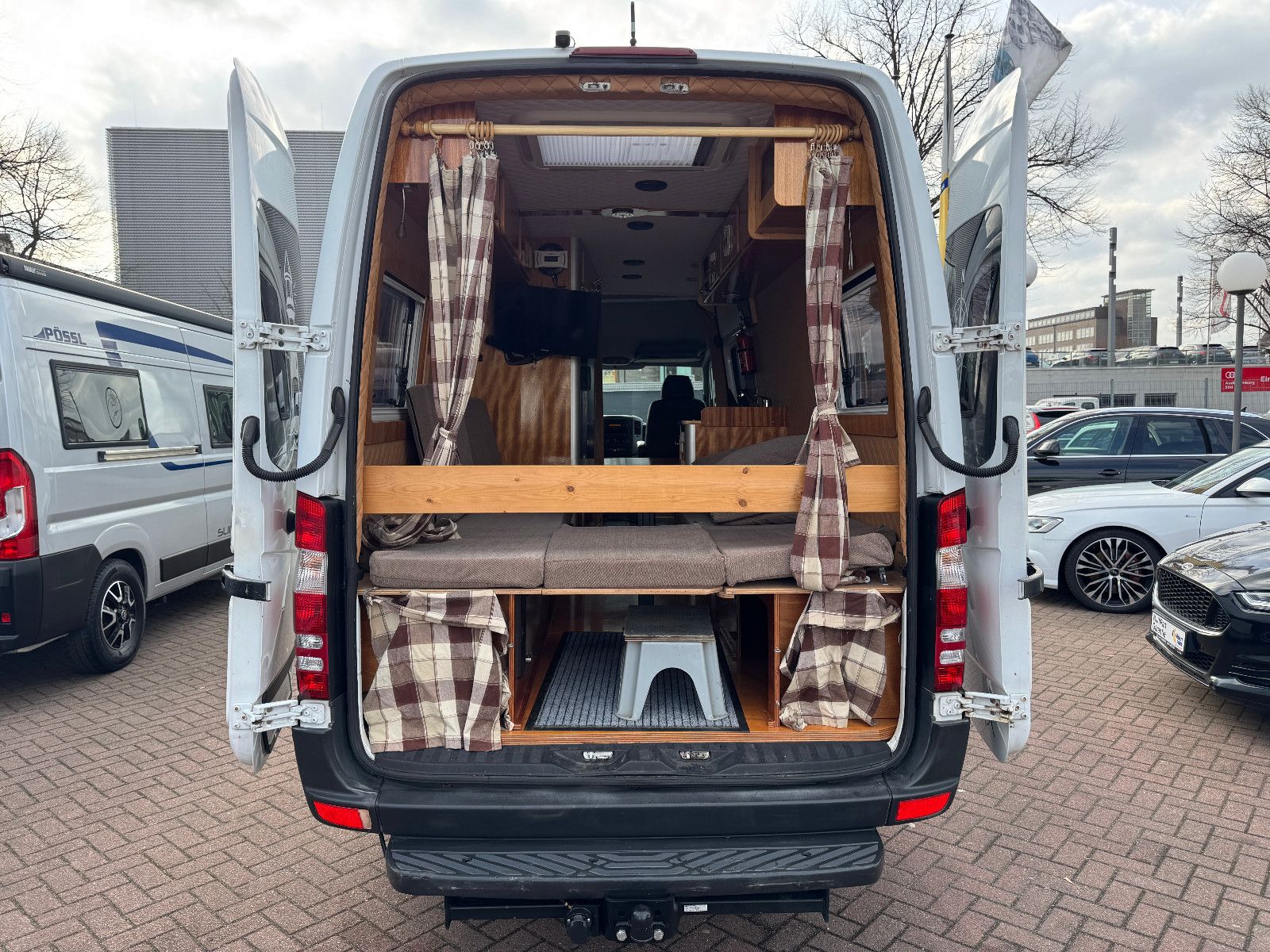 Vehicle image Mercedes-Benz SPRINTER 313 ELBE BOOTS MANUFACTURE