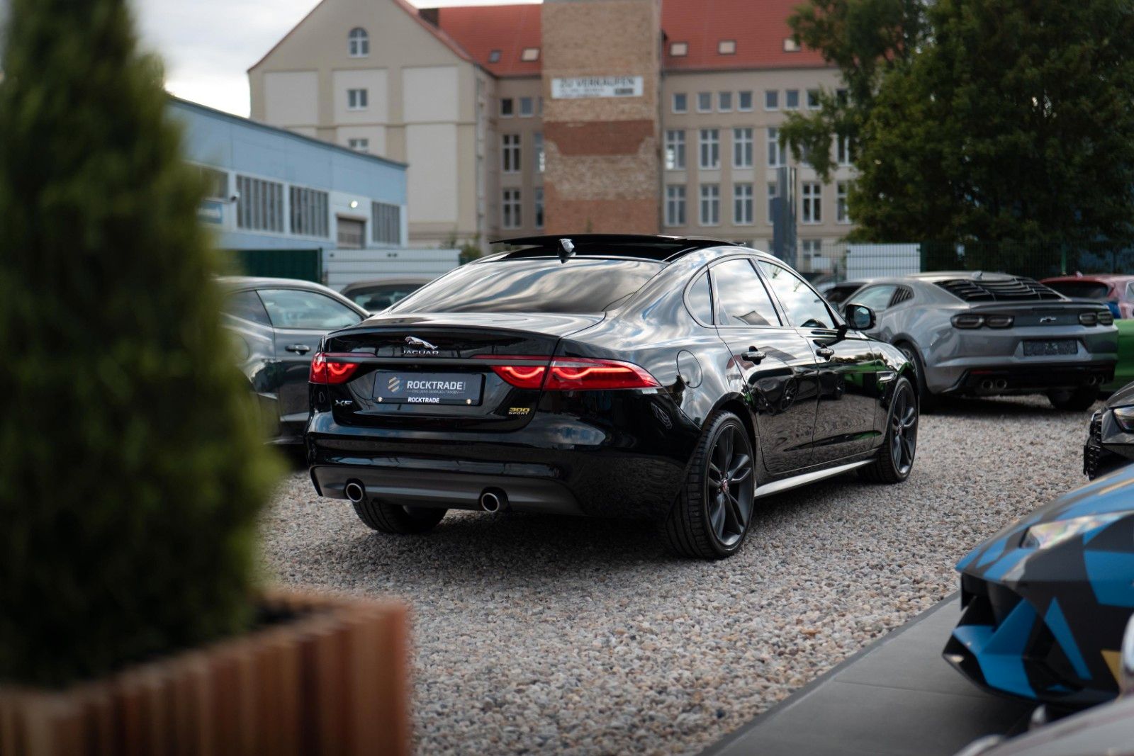 Fahrzeugabbildung Jaguar XF 300 Sport Black Edition | Pano | LED | 20Zoll
