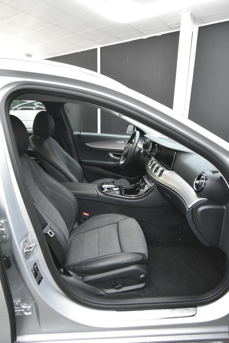 Mercedes-Benz E 220  SHZ AHK RFK LED Ambiente.