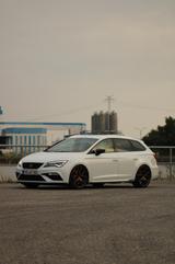 Seat Leon ST CUPRA 300 4Drive DSG Hurricane,KW DDC - Seat Leon von privat