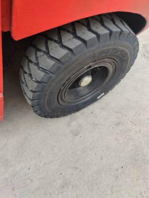 Manitou MSI 35 new tires