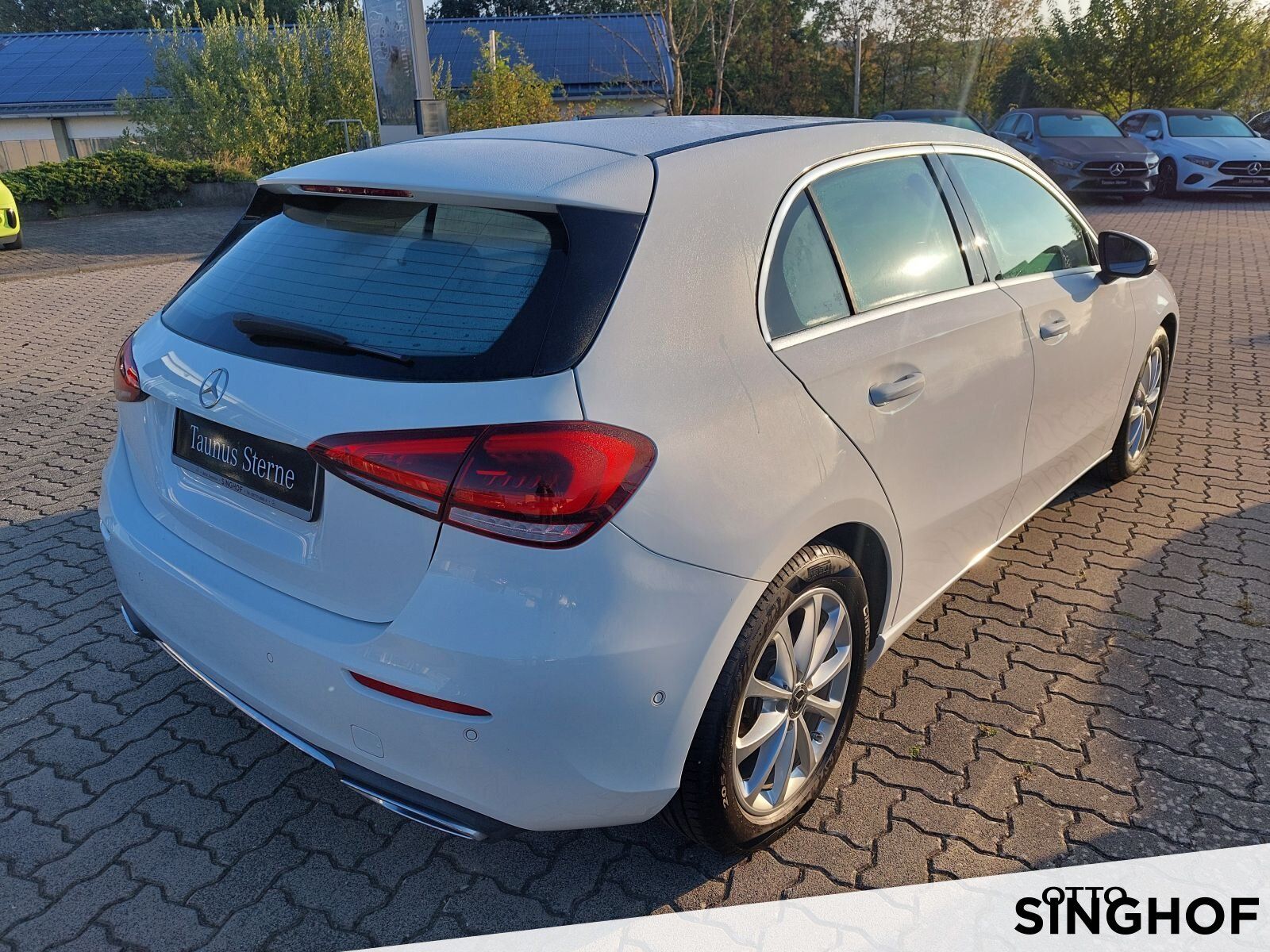 Fahrzeugabbildung Mercedes-Benz A 180 Progressive +LED+MBUX+Park Ass+Navi+Sitzhg