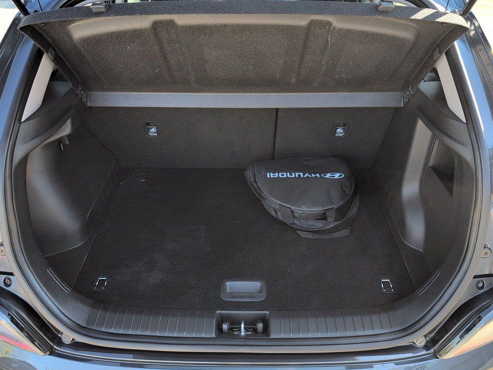 Fahrzeugabbildung Hyundai KONA EV 39kWh SELECT EFFI-P GAR-3/2031 SOH-96,7%