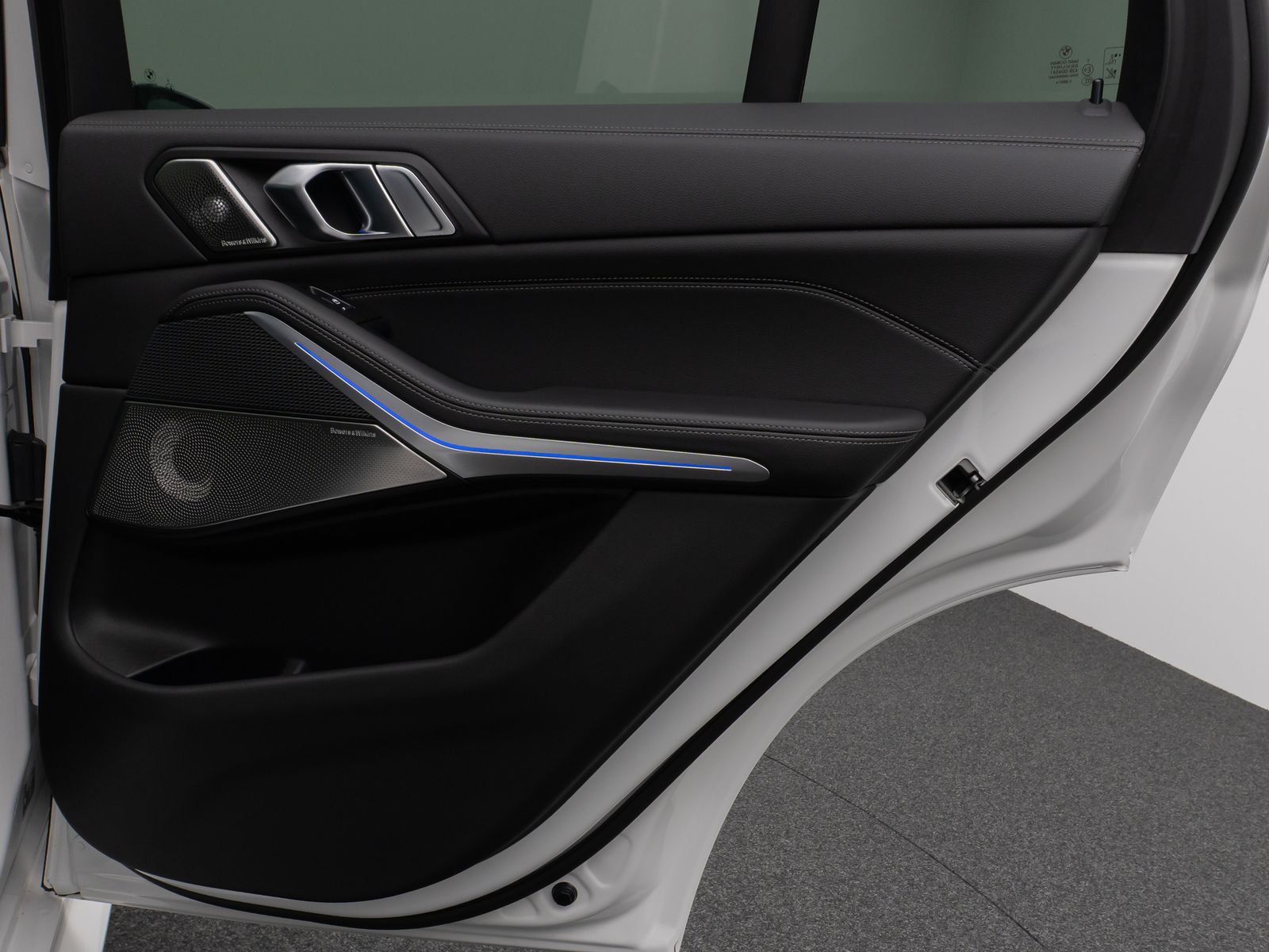 Fahrzeugabbildung BMW X5 xD40d M Sport Panorama Laser 360°HUD DAB B&W
