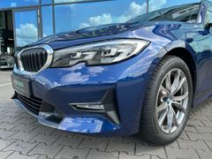 Fahrzeugabbildung BMW 320d SportLine Autom. LED AHK Navi HUD Pano 17"