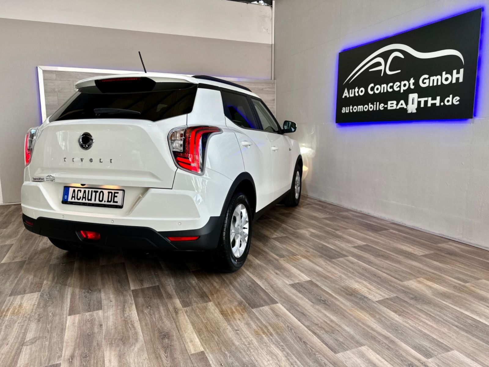Fahrzeugabbildung Ssangyong Tivoli Quartz 1,5P 2WD AUT*Navi*LED*Klima*Sommer