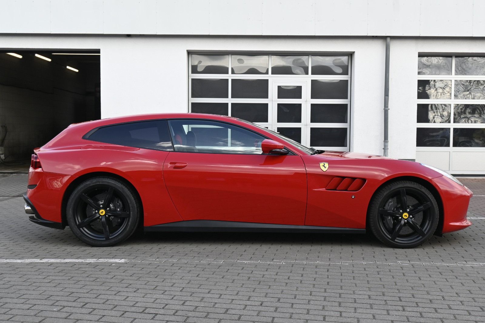 Fahrzeugabbildung Ferrari GTC4Lusso*LIFT*Folie*Apple car*1.Hand*MIETKAUF