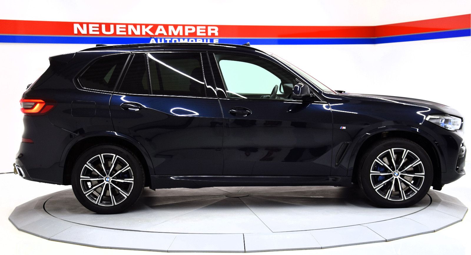 Fahrzeugabbildung BMW X5 xDrive 40d M Sport Pano ACC HuD DisplayKey