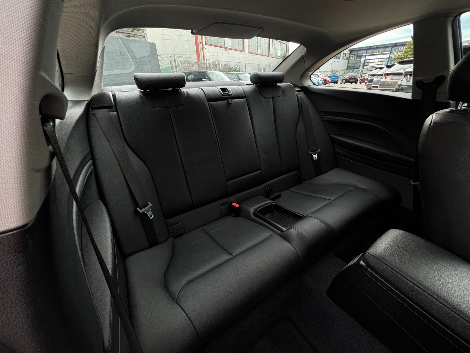 Fahrzeugabbildung BMW 218i Coupe Advantage Autom. Leder BL PDC LED SHZ