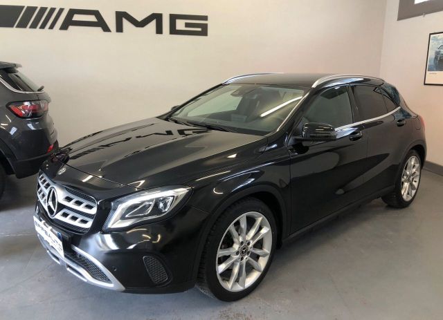 MERCEDES-BENZ Mercedes-benz GLA 200 d Auto (( Gancio Traino ))