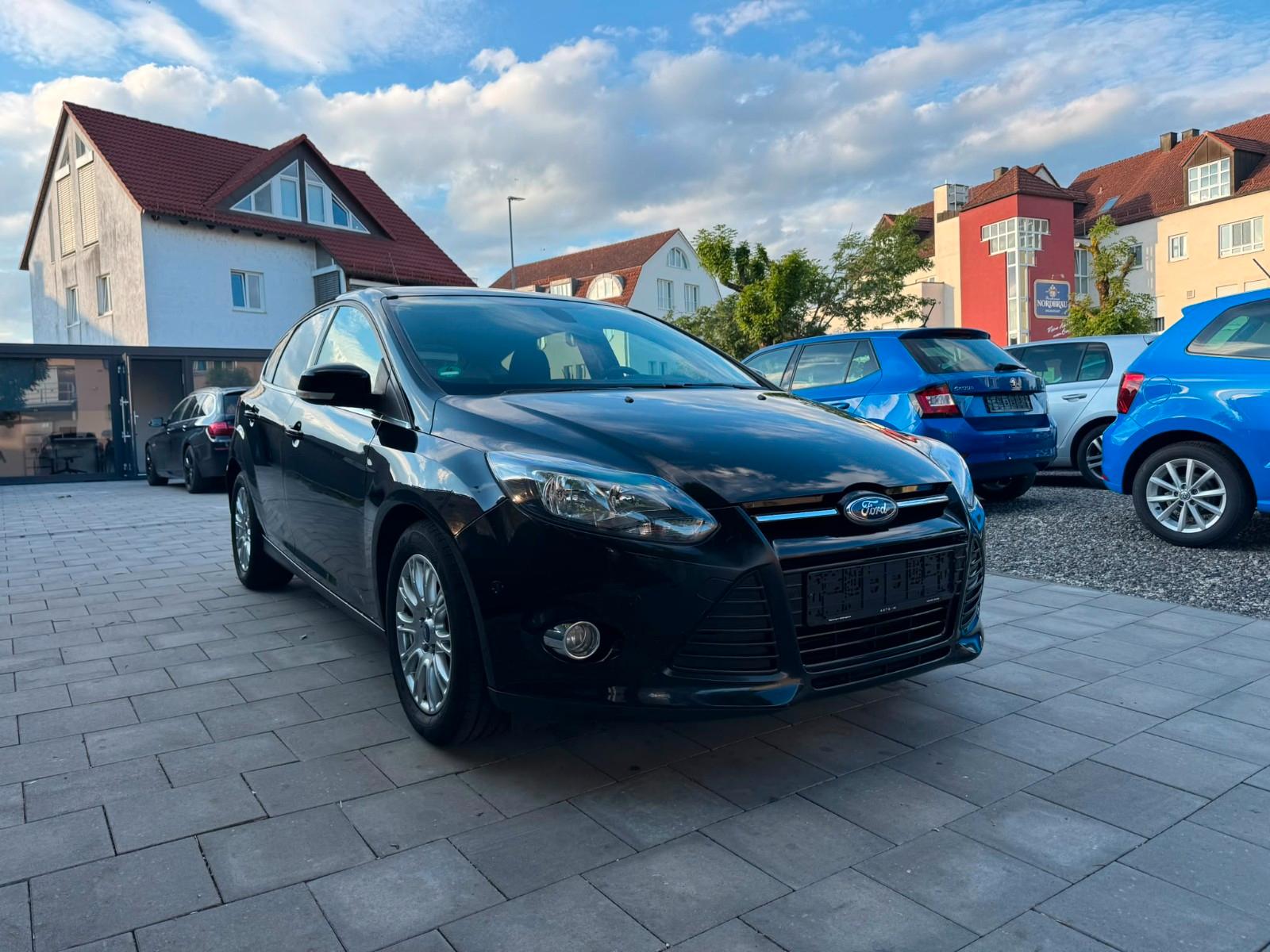 Ford Focus Lim. Titanium 2.0 Automatik RüK Temp Shz