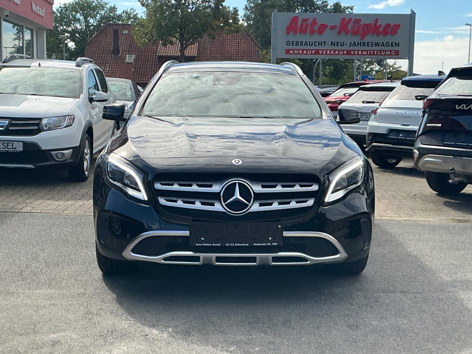 Mercedes-Benz GLA 200 Navi BT SHZ PDC LED