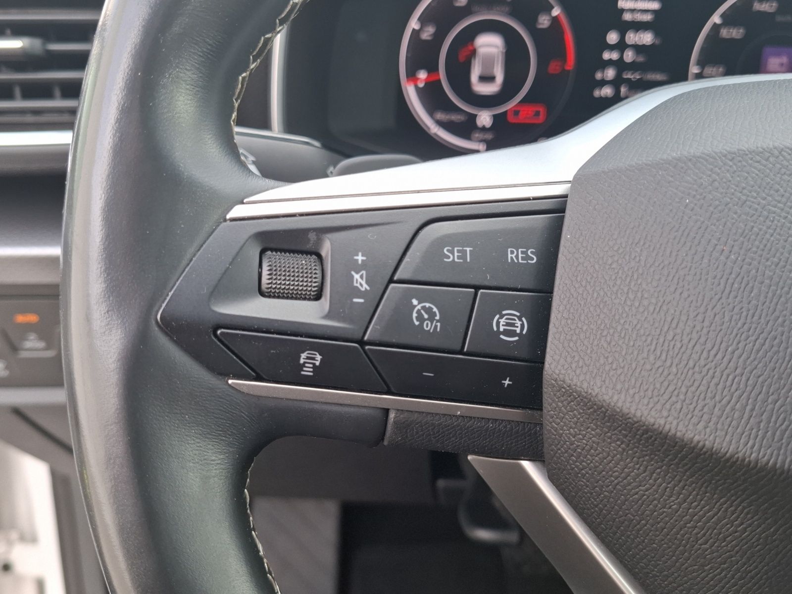 Fahrzeugabbildung SEAT Leon ST TDI Style DSG LED Navi  ACC RFK SH