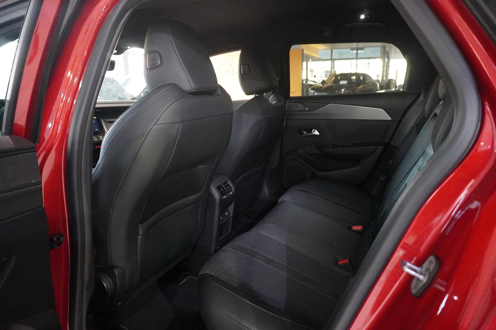 Fahrzeugabbildung Peugeot 308 SW 1.5D GT SPORT NAVI/LED/KAMERA/VIRT./DAB+