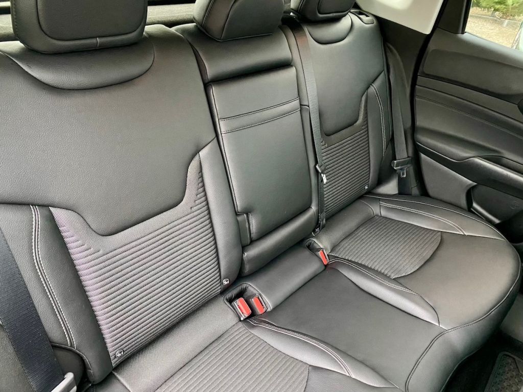 Fahrzeugabbildung Jeep Compass 1.5 Autom. Night Eagle AAC SHZ CARPLAY