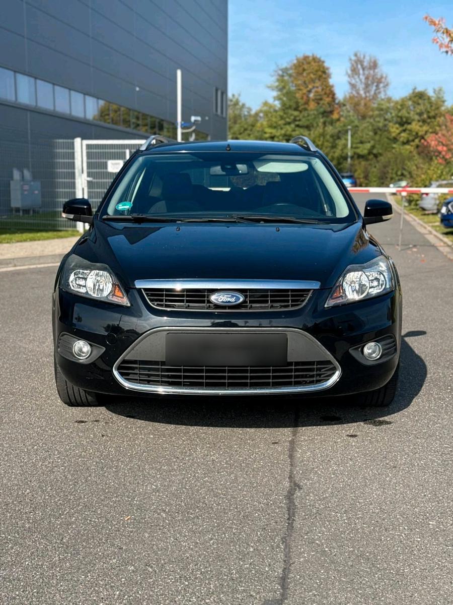 Ford Focus 2010 — салон