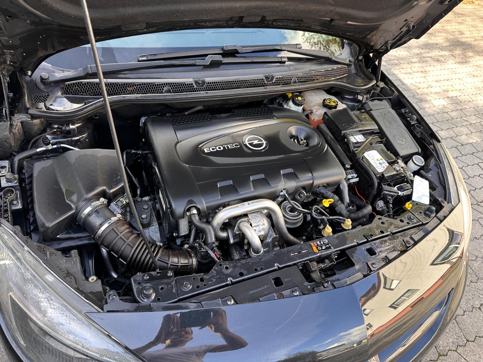 Opel Astra 2013 — photo 14