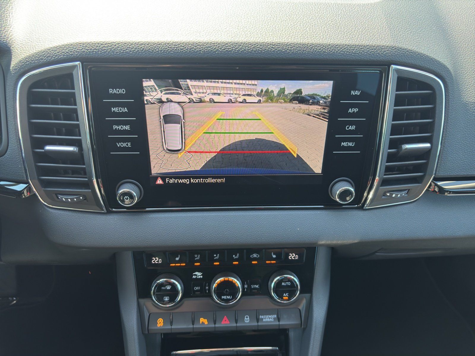 Fahrzeugabbildung SKODA Karoq Balance 1,5 TSI 110 kW DSG MATRIX/RFK/AHK