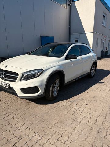 MERCEDES-BENZ Mercedes-Benz GLA 200