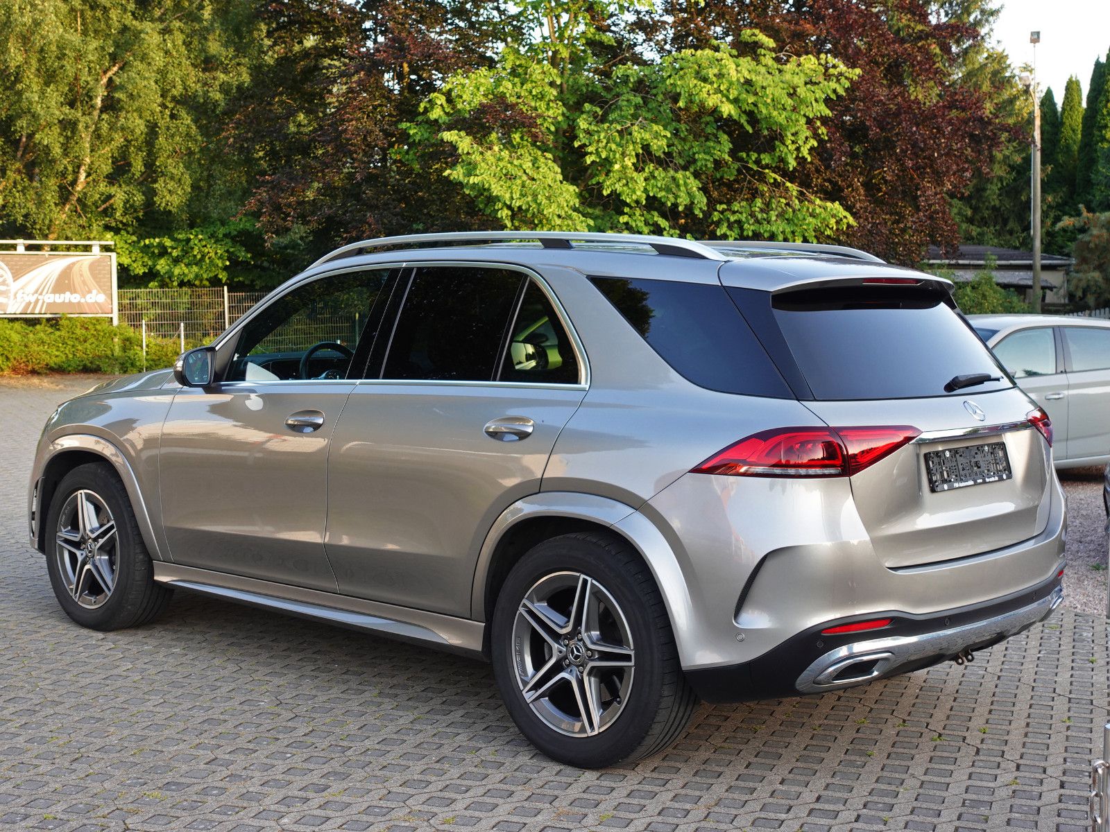 Fahrzeugabbildung Mercedes-Benz GLE 300d 4MATIC 9G-Tronic AMG Line M-BEAM AHK