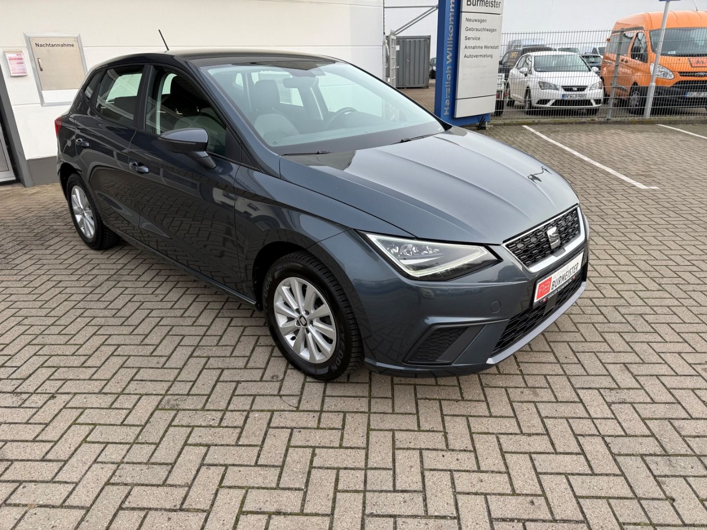 Fahrzeugabbildung SEAT Ibiza Style LED Mehrzonenklima SHZ Carplay Berg