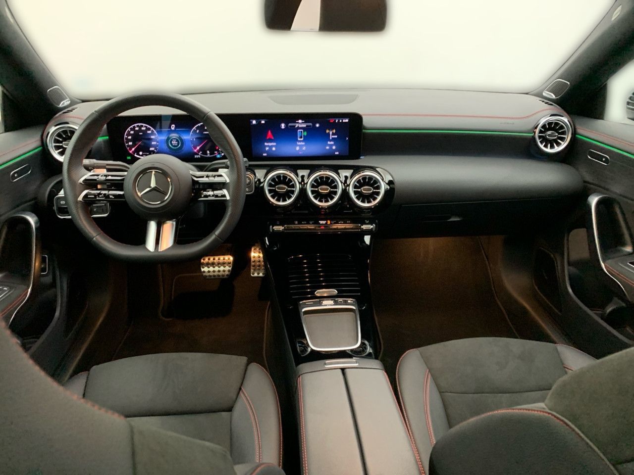 Mercedes-Benz CLA 200 d Edition AMG NIGHT DISTRO PANO 360° foto 11