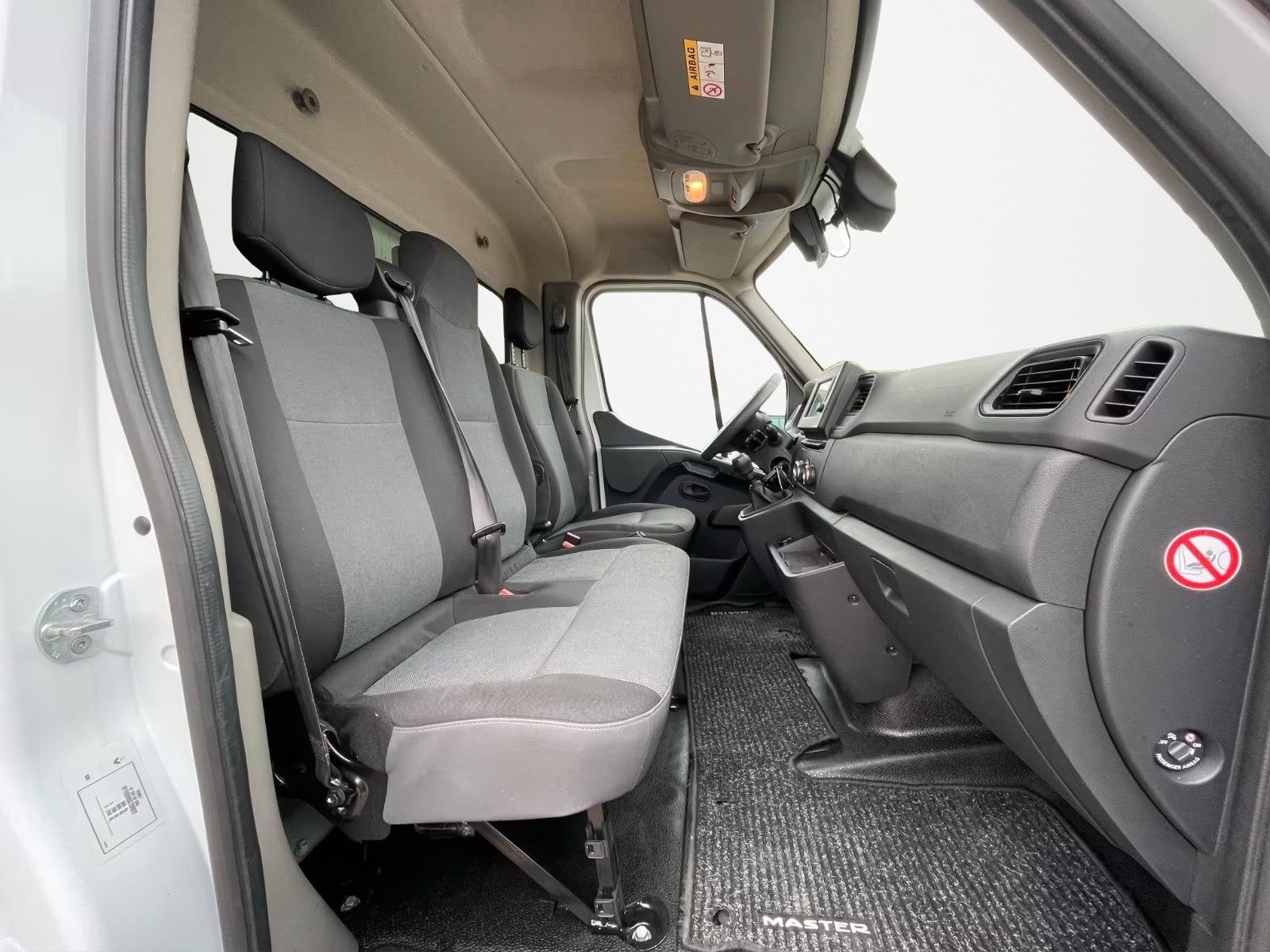 Fahrzeugabbildung Renault MASTER III KOFFER L3H1 3,5T RAMPE LADEBOARD