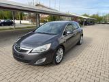 Opel Astra 1.7 Diesel - Opel Astra aus 2012 mit Diesel-Antrieb: Limousine