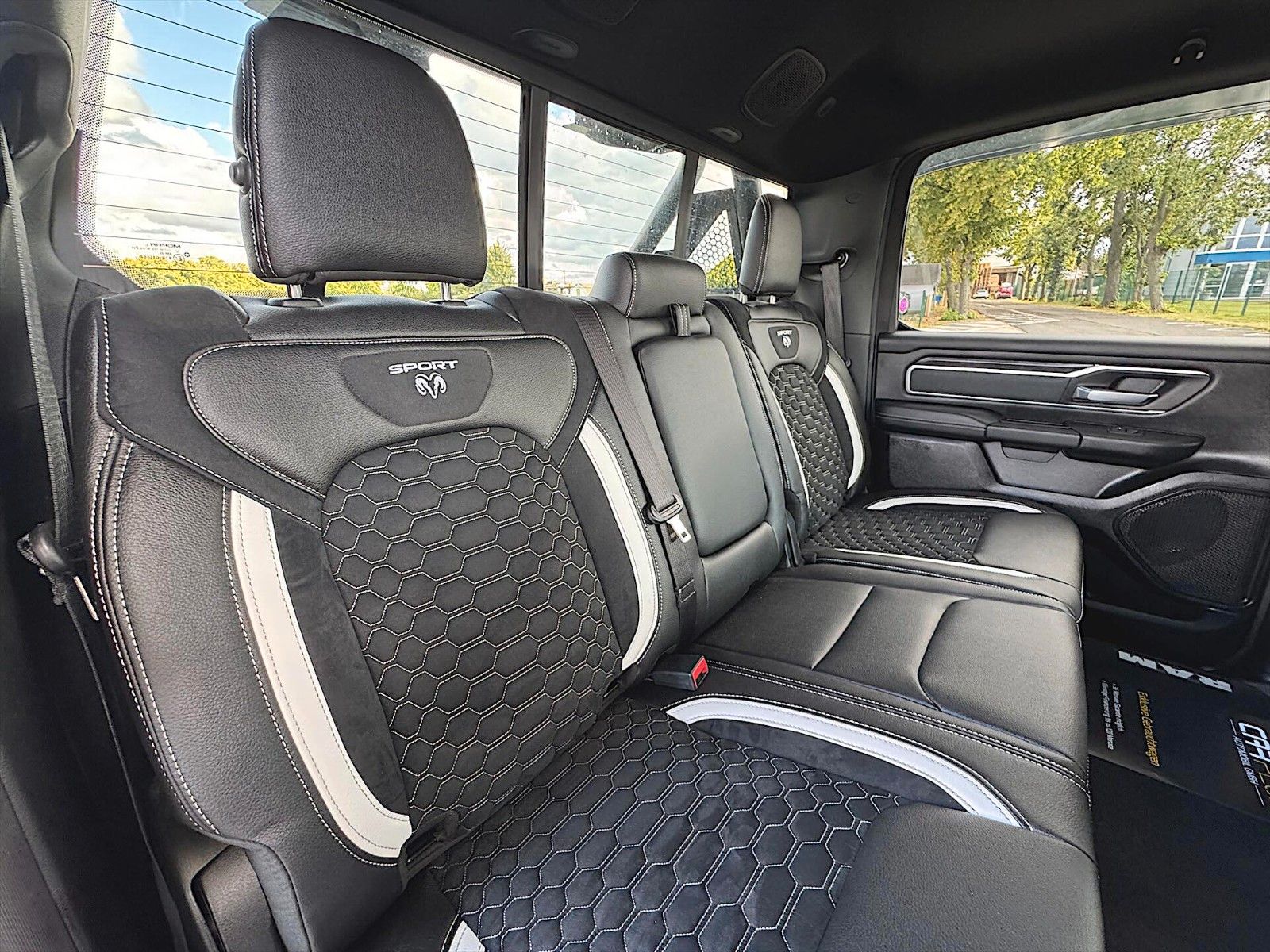 Fahrzeugabbildung Dodge RAM 5.7 V8 HEMI NightEdition Offroad 4x4 eTorque