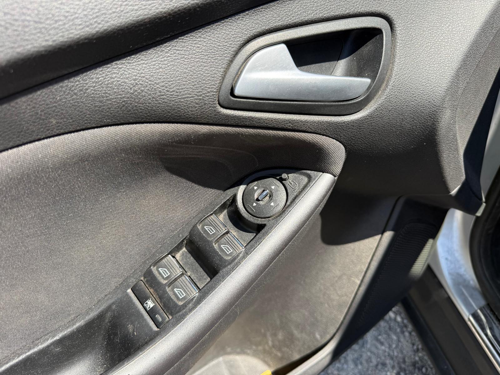 Ford Focus 2013 — photo 15