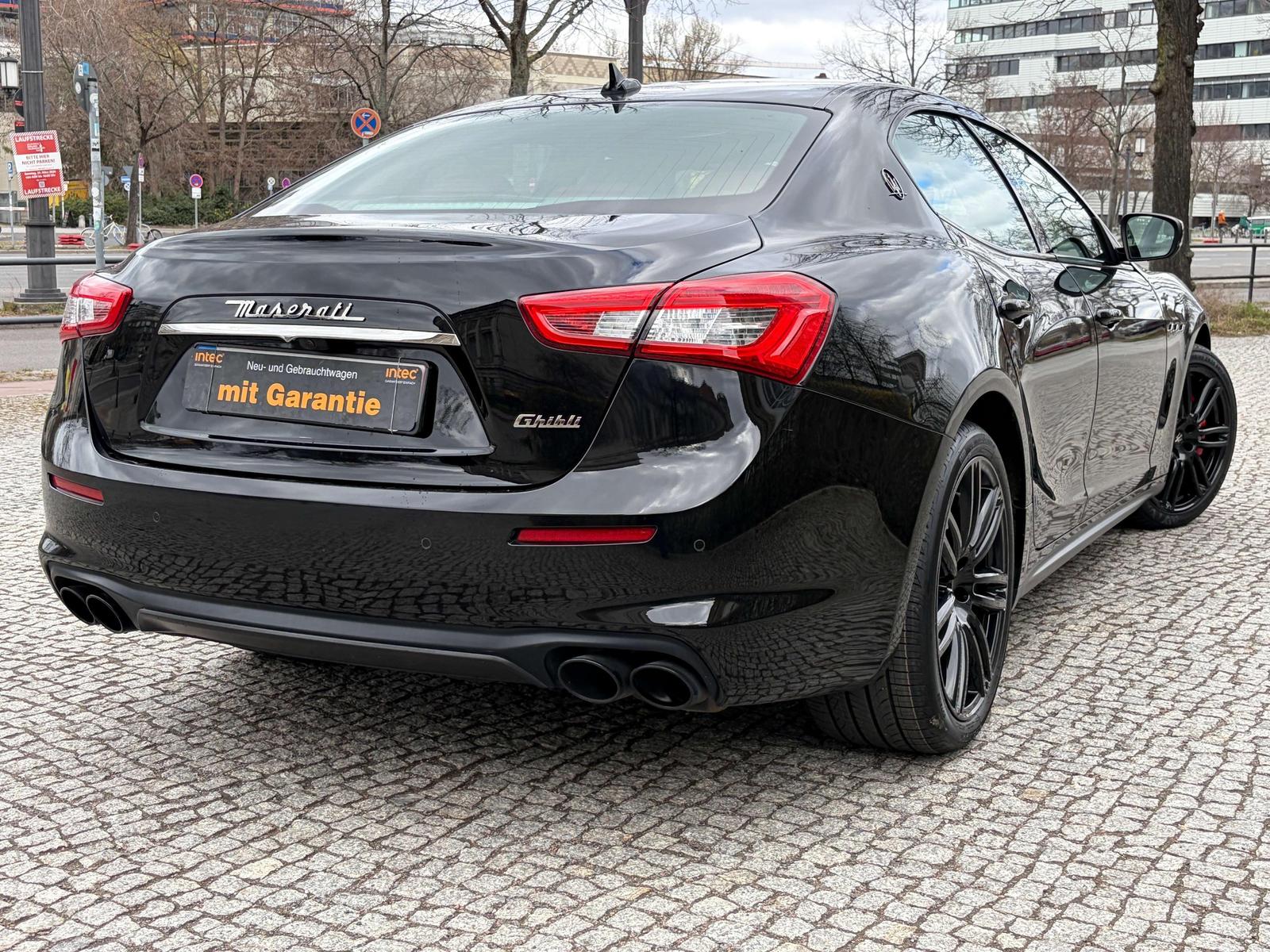 Maserati Ghibli Ghibli S BLACK EDITION. 20z Kamera