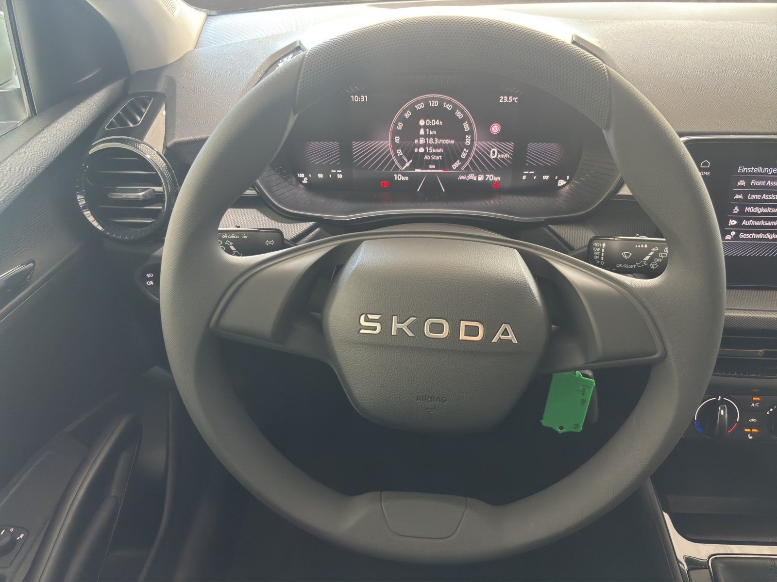 Fahrzeugabbildung SKODA Fabia Essence 1,0 TSI 70 kW Klima/PDC/LMF/Lane