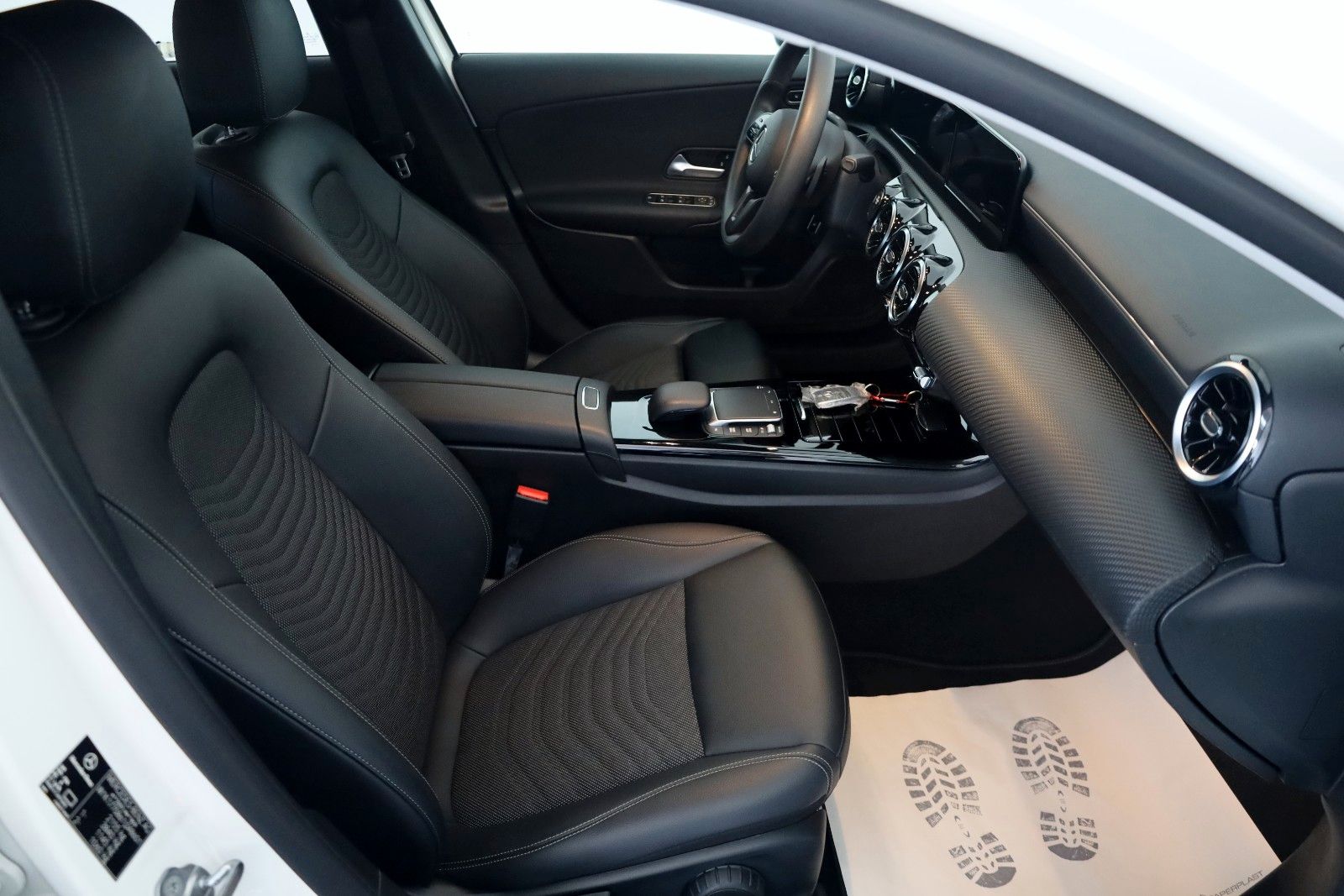 Fahrzeugabbildung Mercedes-Benz A 250 e,Style T.Leder,Navi,LED,SH,Kamera,SR+WR