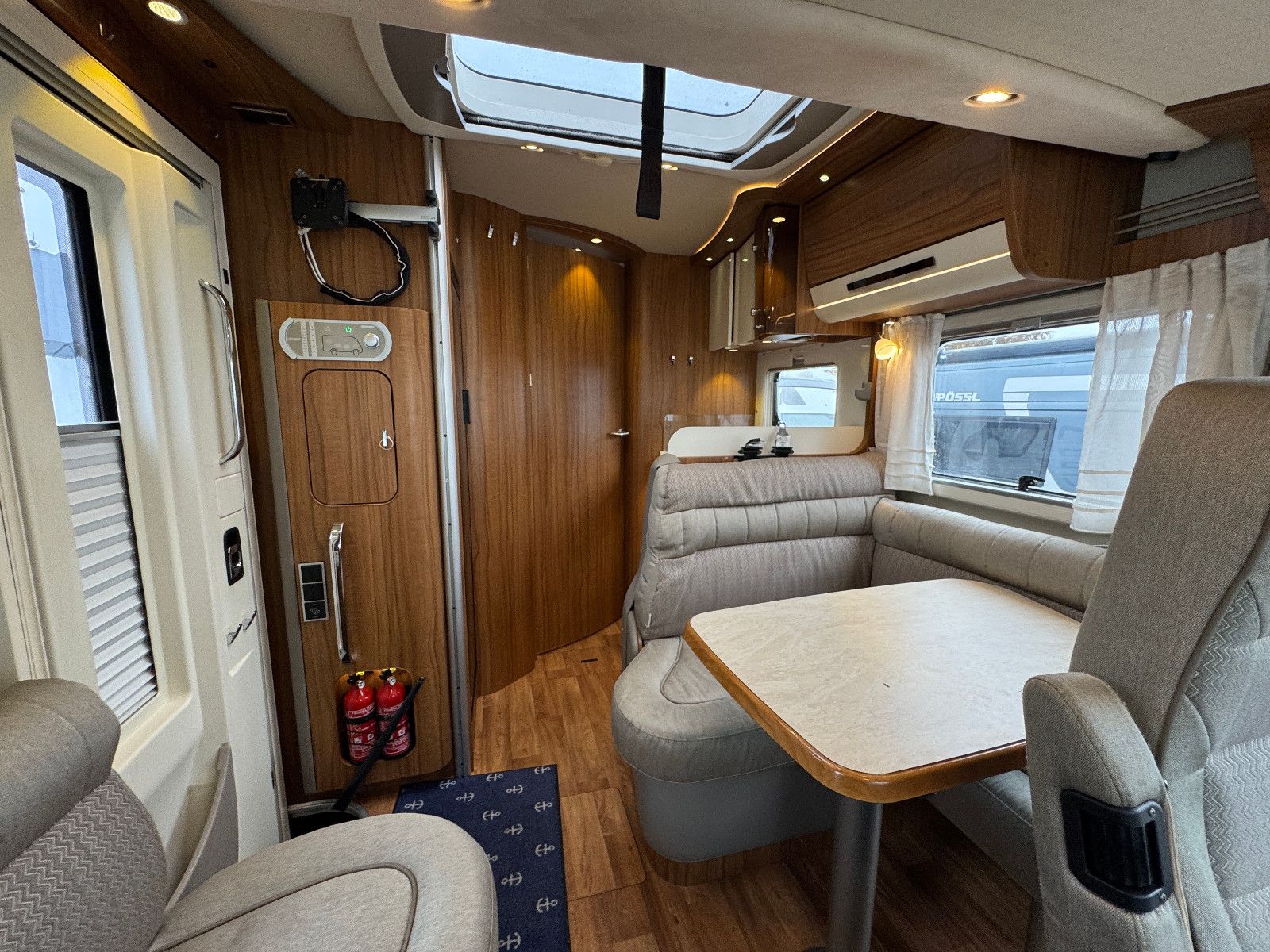 Fahrzeugabbildung HYMER / ERIBA / HYMERCAR B 678 PREMIUM LINE LITIHIUM 200 SOLAR SAT 1.HAND