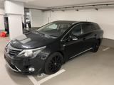 Toyota Avensis Combi 2,2-l-D-4D Automatik Executive...