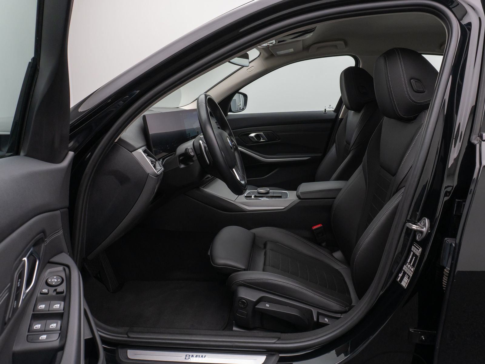 Fahrzeugabbildung BMW 320d Lim. DAB HUD CockPitPro Leder PDC Sport