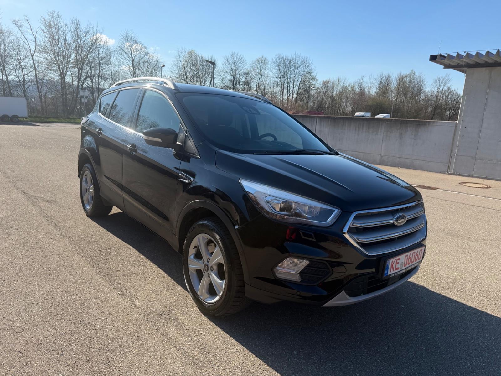 Ford Kuga Titanium 2.0 Disel 4X4/AHK/Kamera/fahrberei