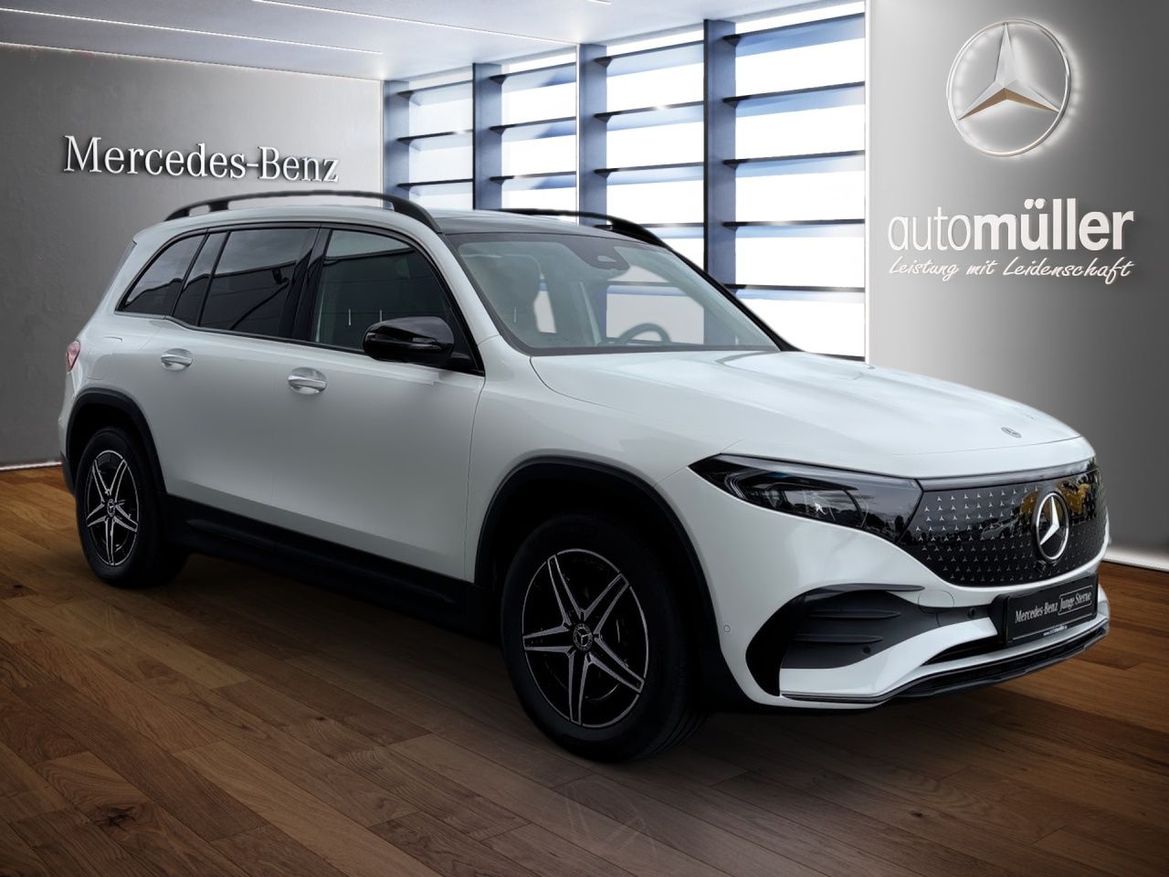 Fahrzeugabbildung Mercedes-Benz EQB 300 4M AMG+NIGHT+HUP+AHK+BUR+MEMORY+360+PANO