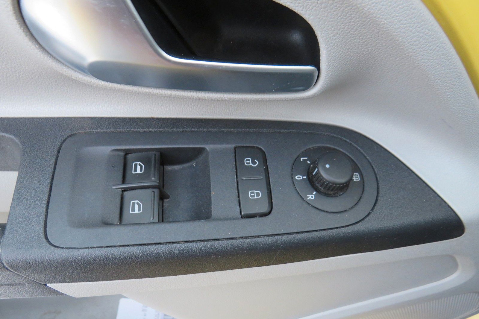 Fahrzeugabbildung SEAT Mii Style KLIMA SITZH GRA PDC TELVOR 8-FACH 1.H