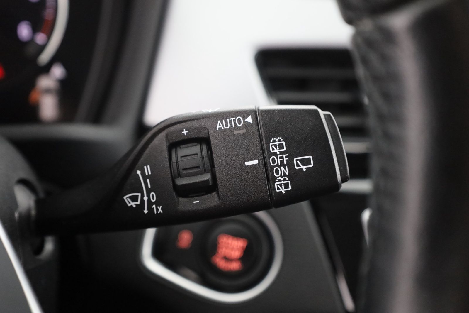 BMW X1 18d sDrive LED Navi Sitzheizung Tempomat PDC foto 21