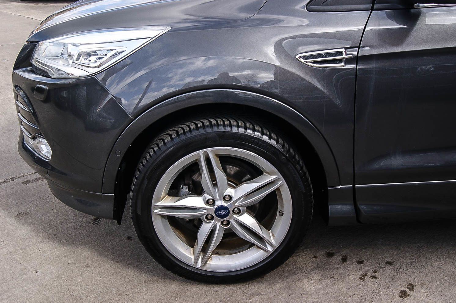 Fahrzeugabbildung Ford Kuga 1.5EcoBoost Individual XENON NAVIGATION 1HD