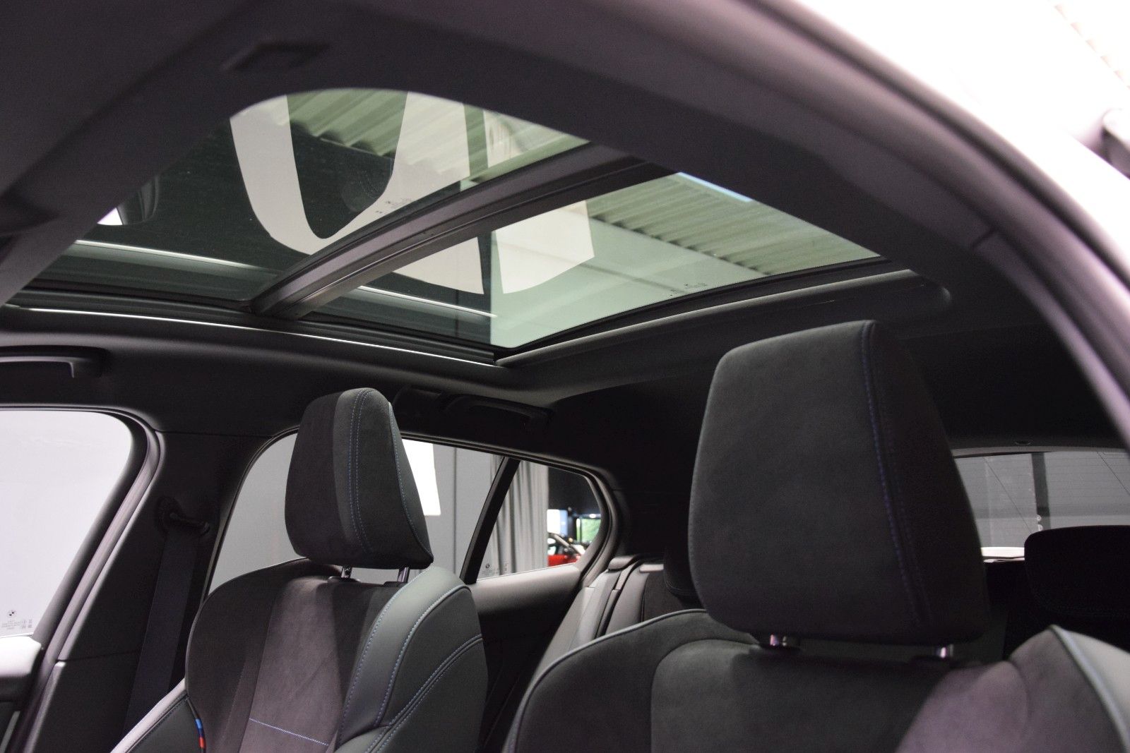 Fahrzeugabbildung BMW 118 d M Sport Pano Ambiente LED Kamera Alcantara