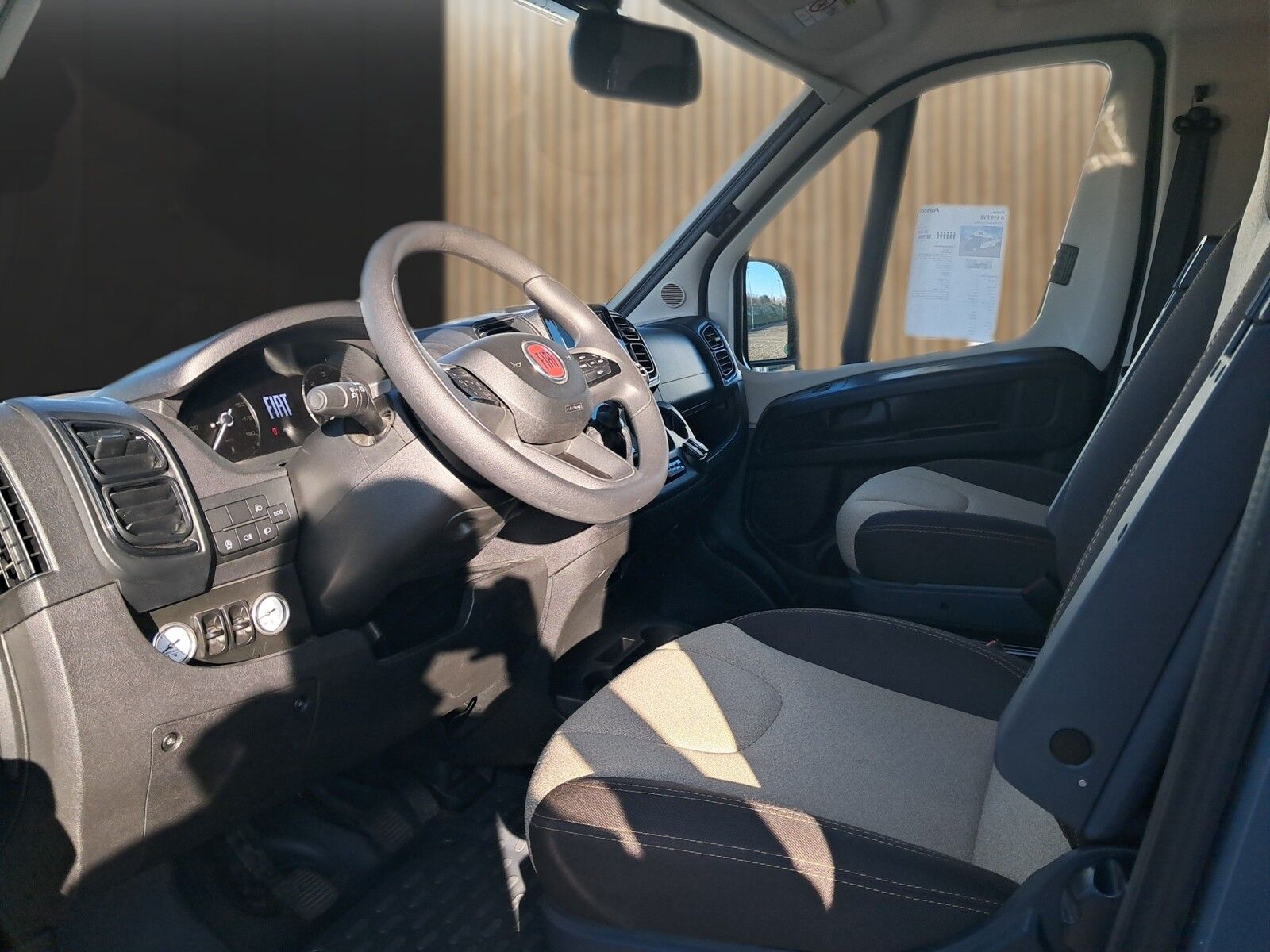 Fahrzeugabbildung Forster A 699 DVB Luftfederung Sat/TV Solar Markise