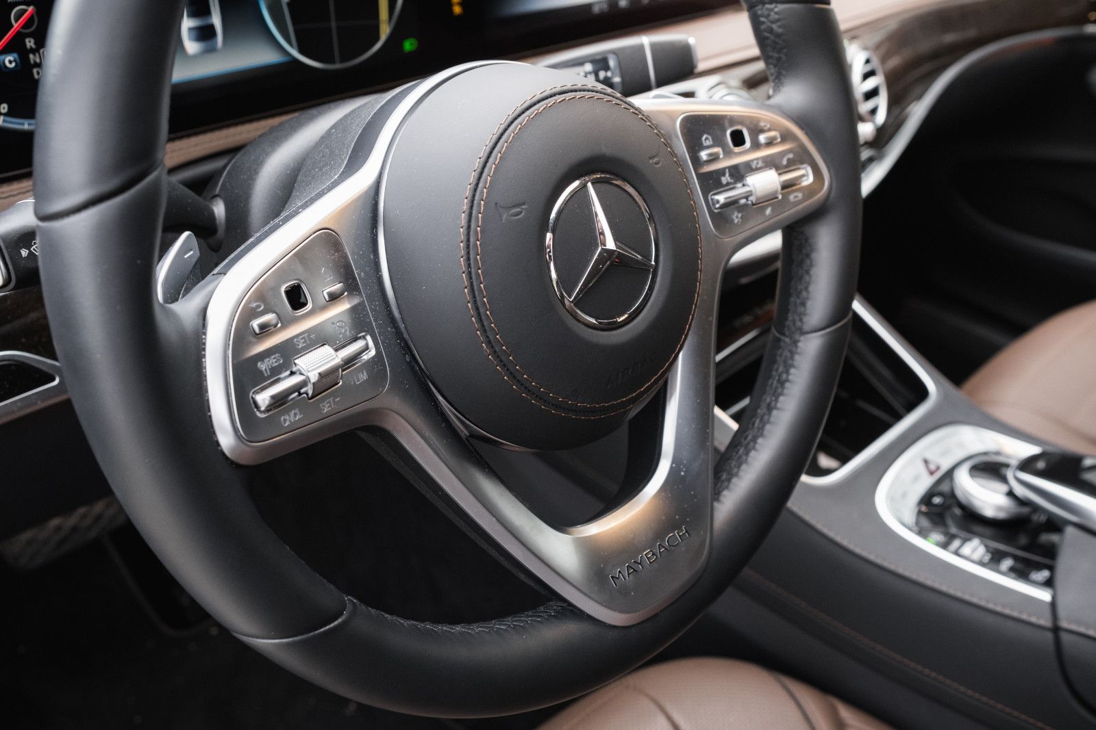 Fahrzeugabbildung Mercedes-Benz S 560 S  Maybach 4Matic-Park-Paket-Burmester