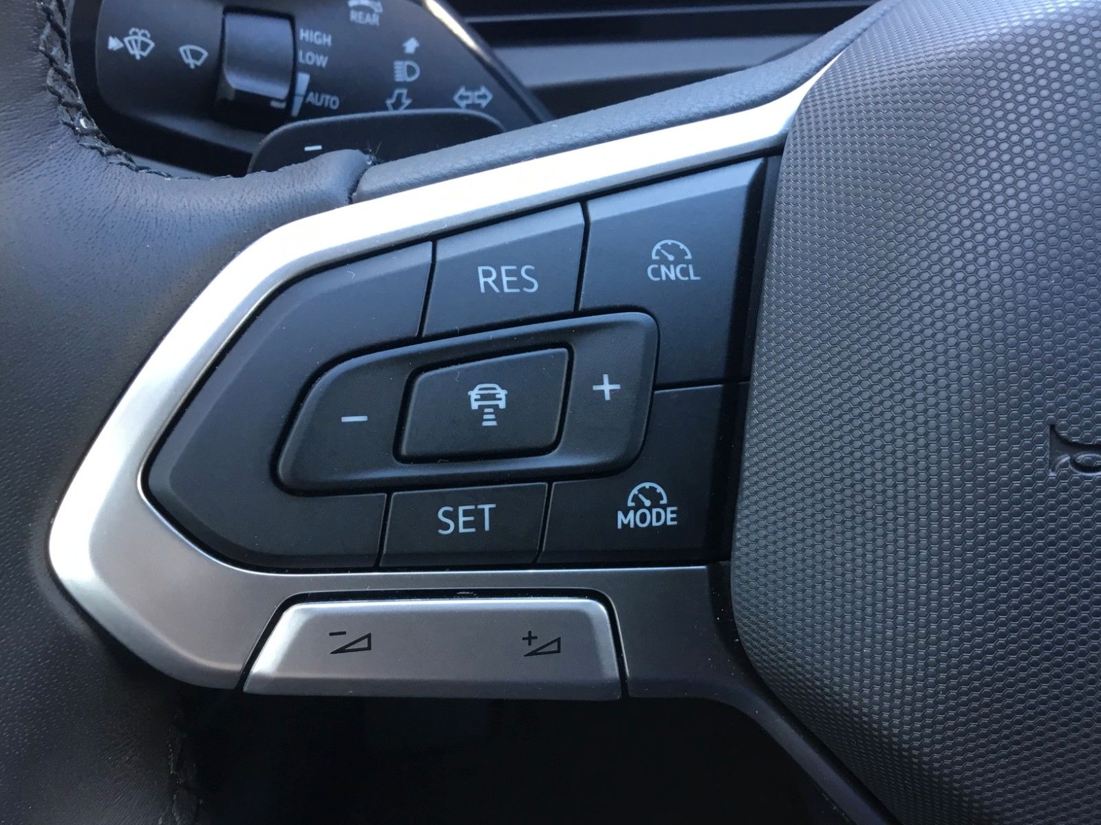 Fahrzeugabbildung Volkswagen Tiguan 1.5 eTSI DSG Elegance+360°+MatrixLED+AHK