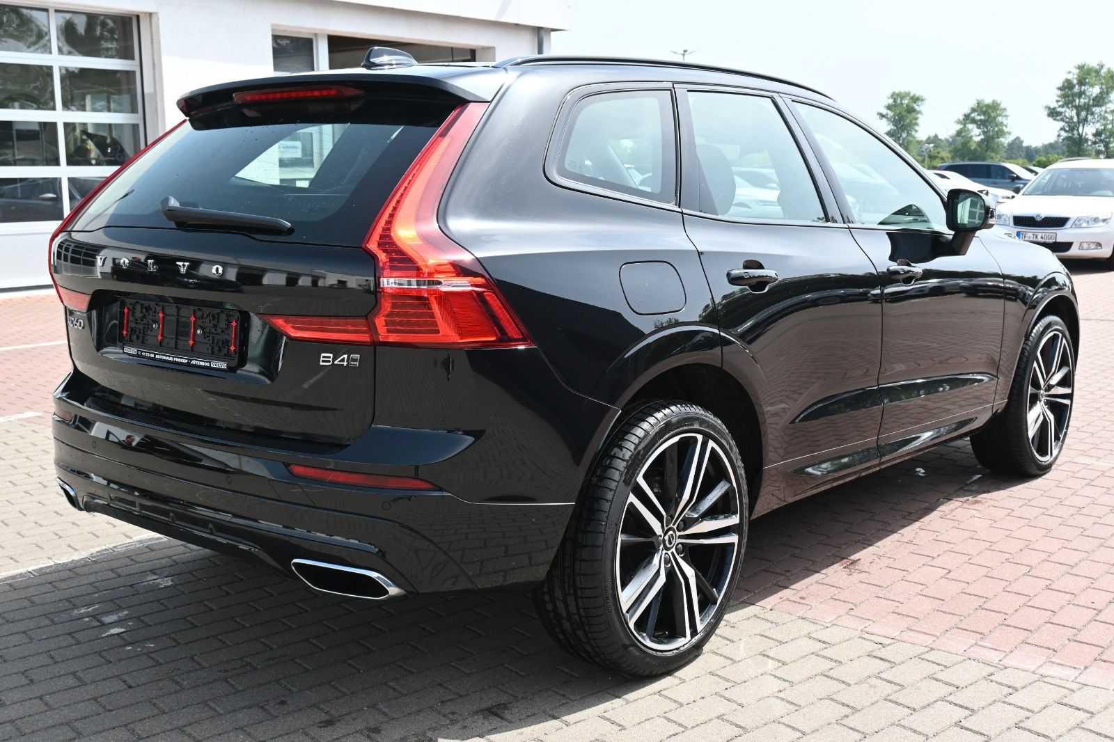 Fahrzeugabbildung Volvo XC 60 B4 Diesel AWD R Design*Pano*H&K*STHZG*