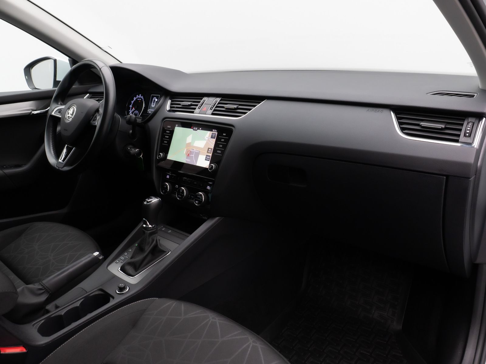 Fahrzeugabbildung SKODA Octavia Combi Clever 4x4 Aut. Panorama AHK 8Fach