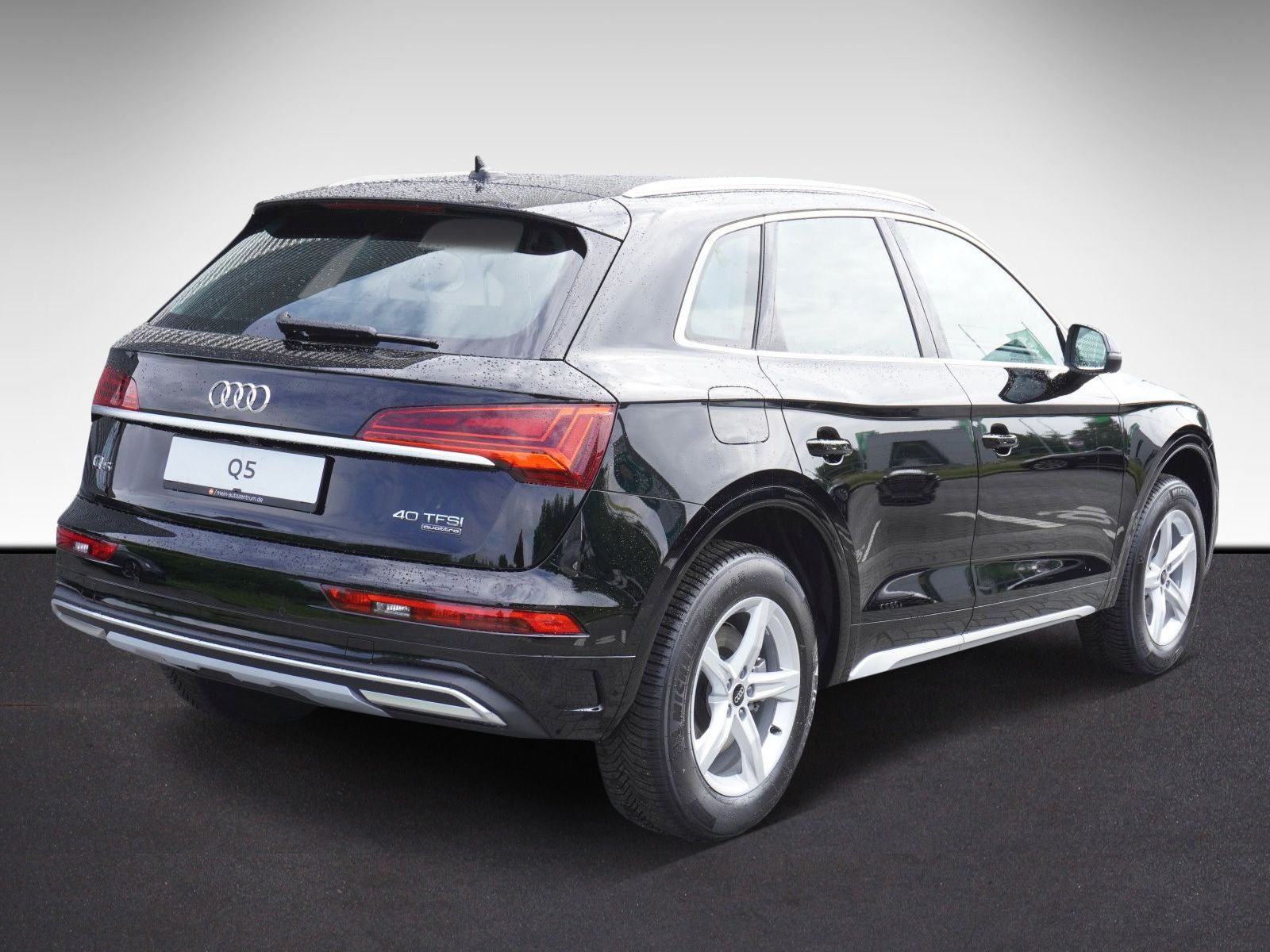 Fahrzeugabbildung Audi Q5 advanced 40 TFSI quattro 150(204) kW(PS) S tr